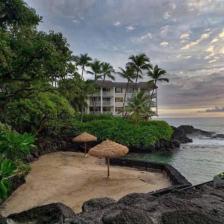 Beautifully Renovated Oceanfront Condo W/ Breathe Taking Views! - Hale Kona Kai 302 Kailua-Kona Exterior photo