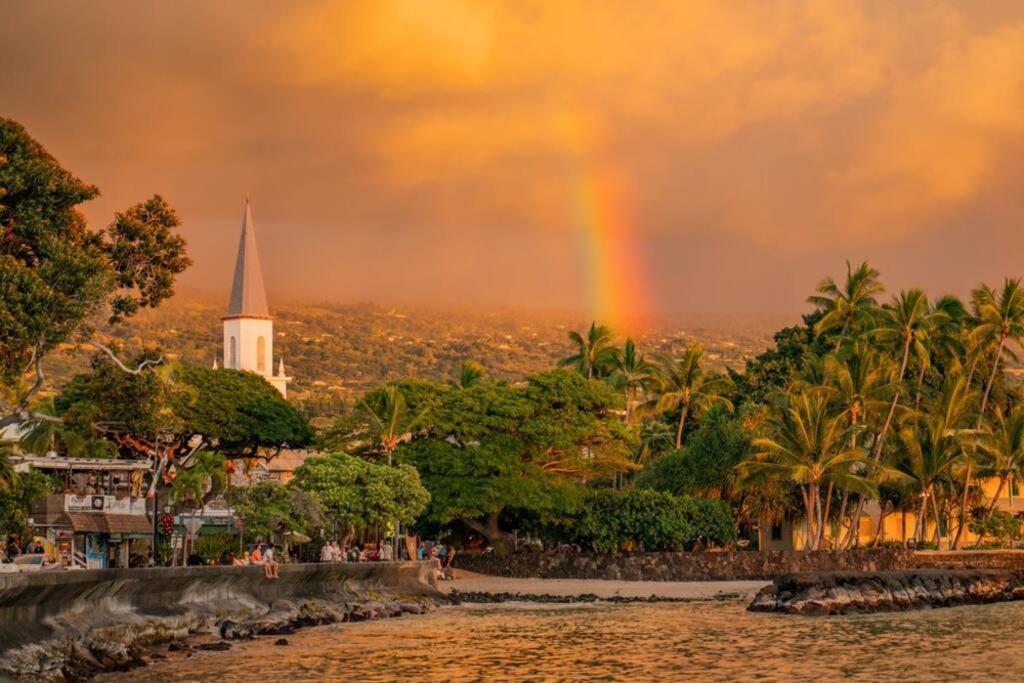 Beautifully Renovated Oceanfront Condo W/ Breathe Taking Views! - Hale Kona Kai 302 Kailua-Kona Exterior photo