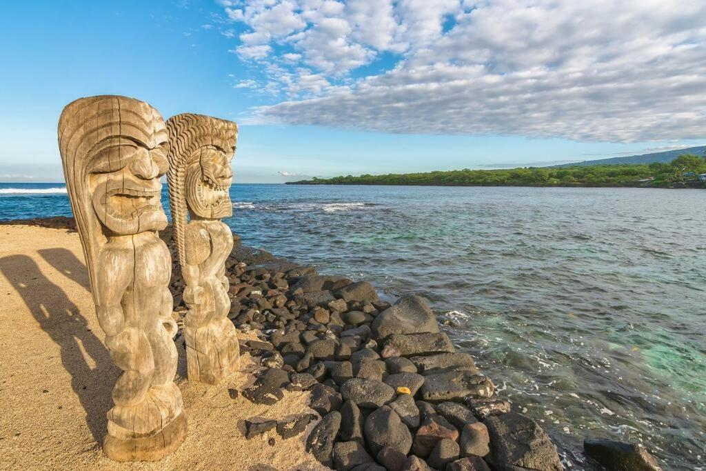 Beautifully Renovated Oceanfront Condo W/ Breathe Taking Views! - Hale Kona Kai 302 Kailua-Kona Exterior photo